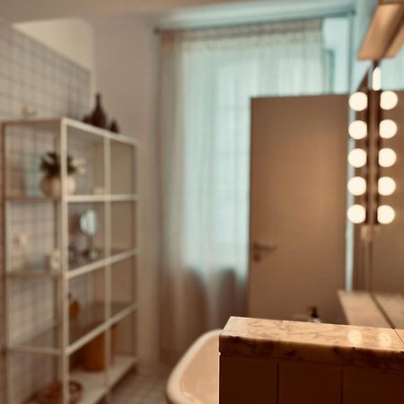 Apartment Am Schloss - Charme Saarbrucken Bagian luar foto
